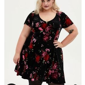 Torrid floral velvet faux button down dress